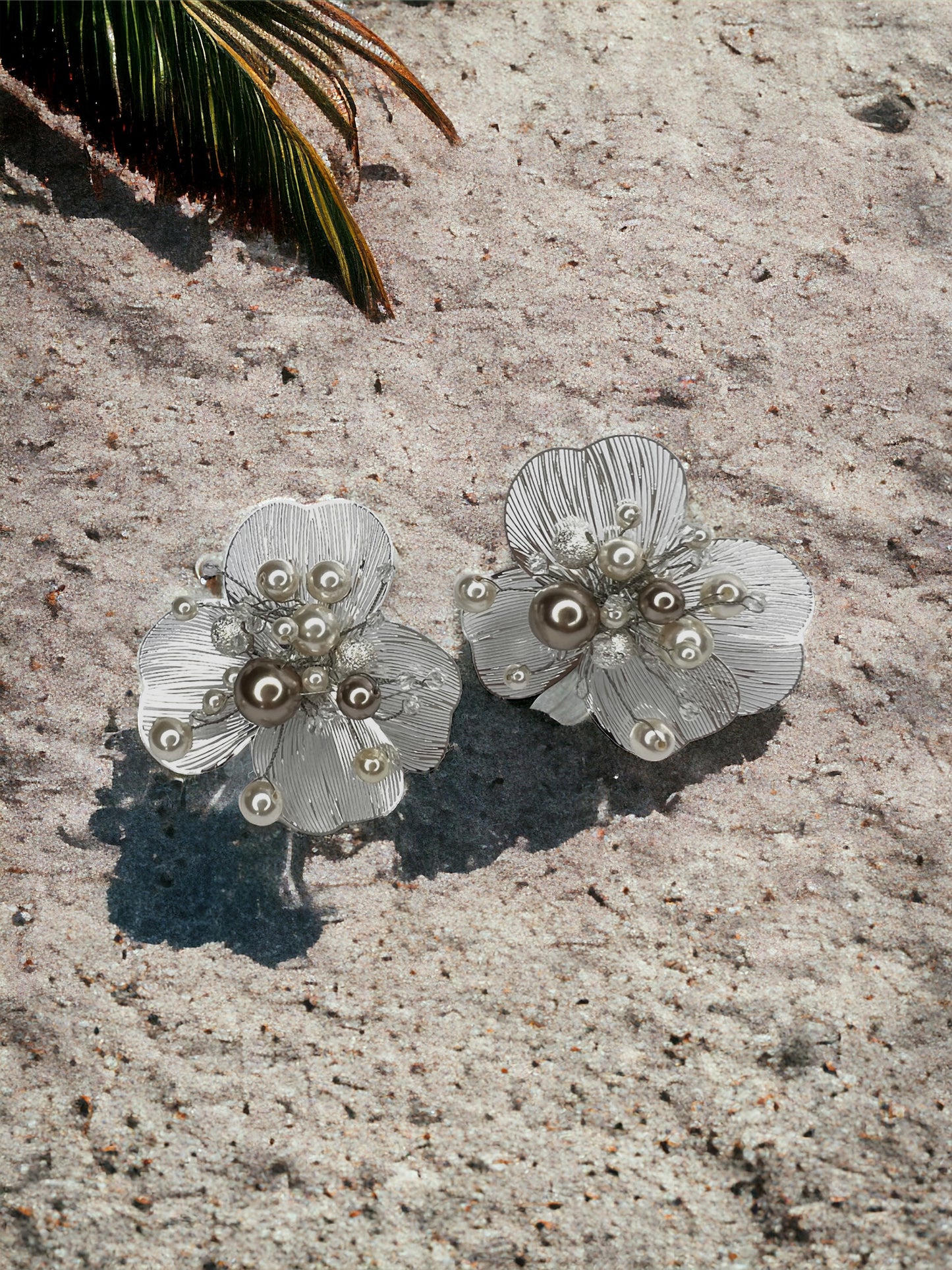 JUODOS GĖLĖS AUSKARAI