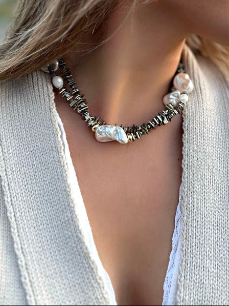 TRUMPAS HEMATITO VĖRINYS SU BAROKINIAIS PERLAIS ,,Golden Twilight''