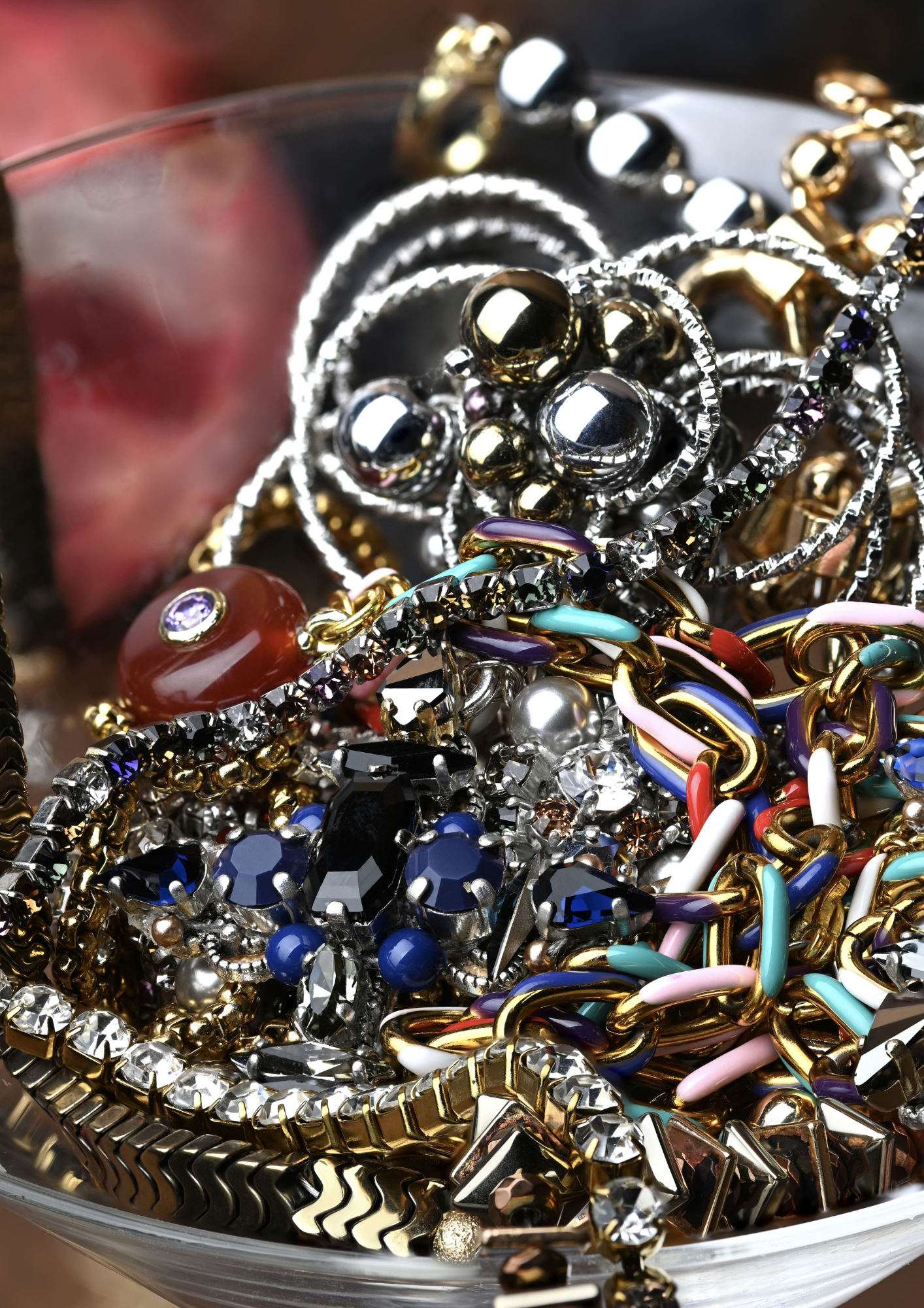 SAGĖ SU SIDABRO IR AUKSO SPALVOS DETALĖMIS