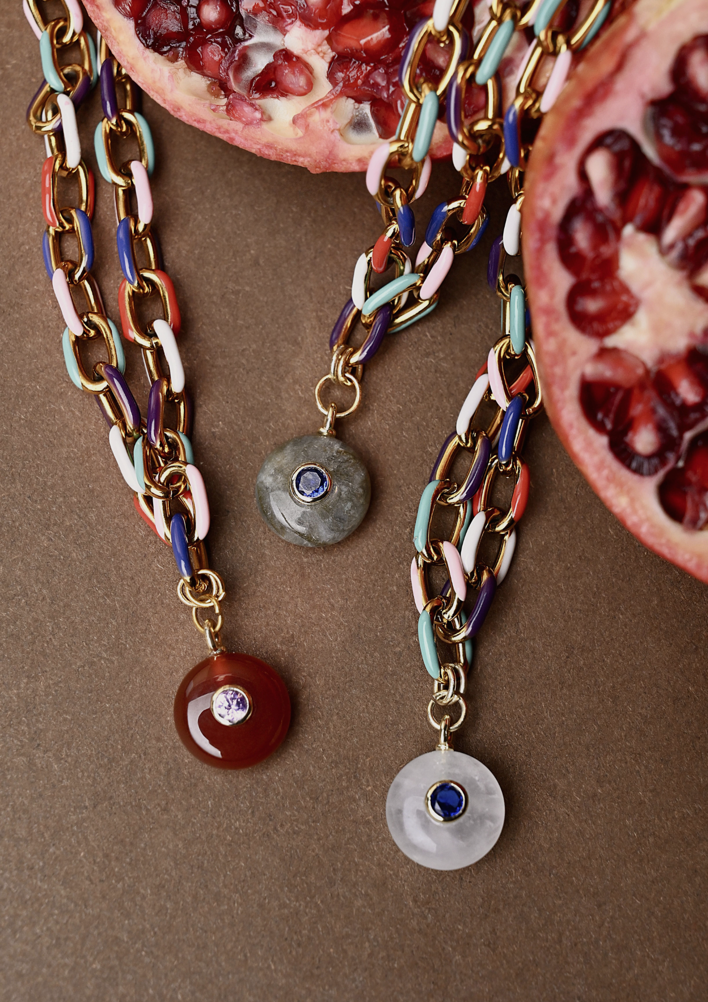 SPALVOTAS VĖRINYS SU PAKABUKU