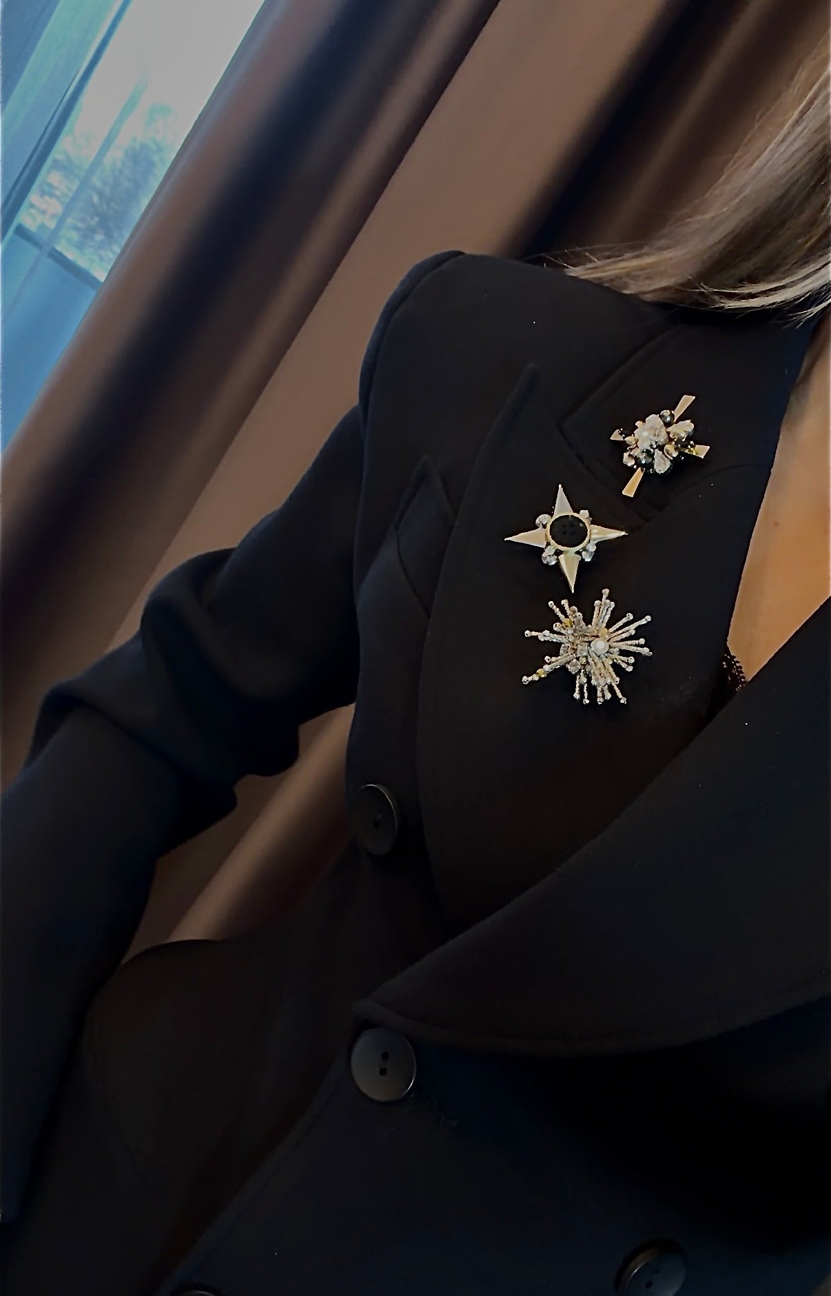 JUODA MINIMALI SAGĖ