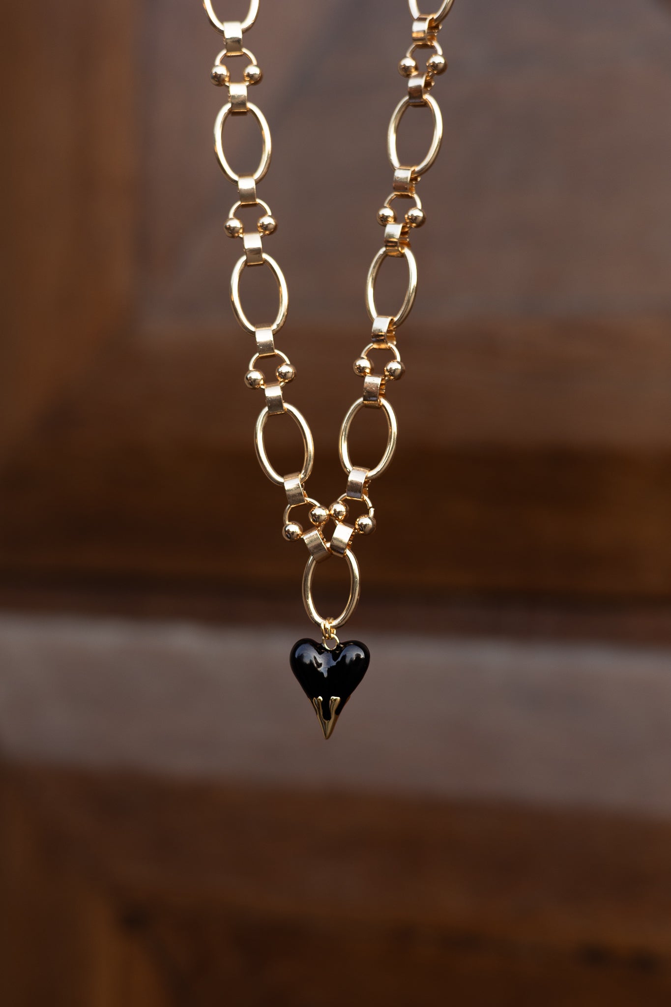 MASYVUS VĖRINYS SU JUODA ŠIRDELE ,,Heart''