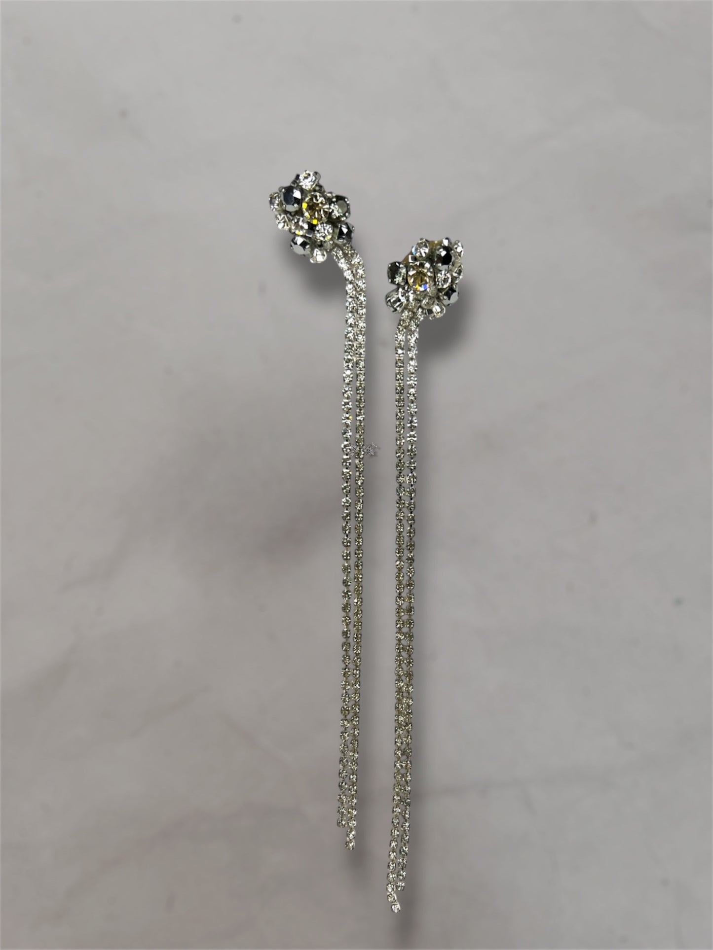 SMULKŪS AUSKARAI SU ITIN ILGOMIS GRANDINĖLĖMIS