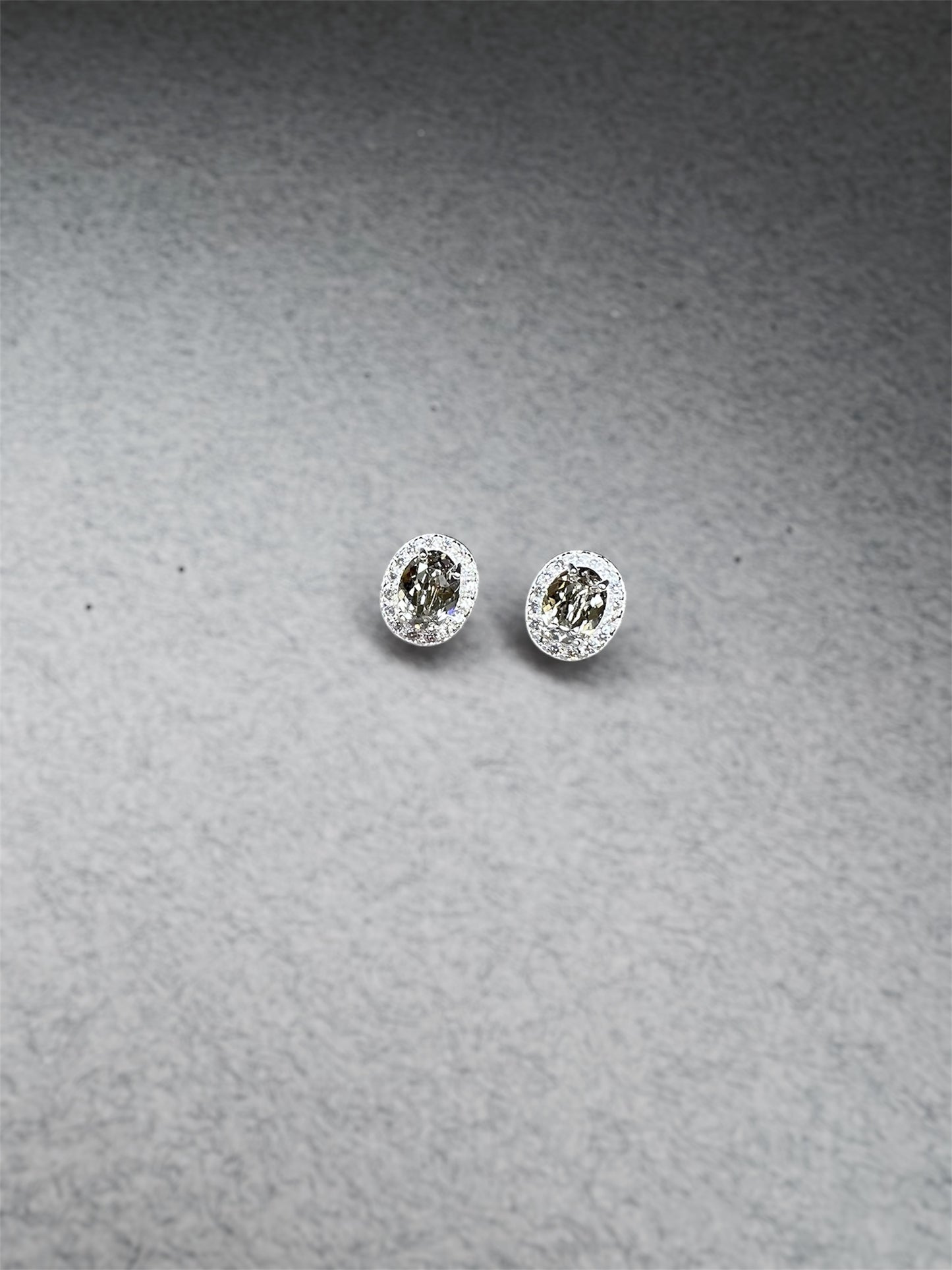 BALTI OVALŪS SIDABRINIAI AUSKARAI