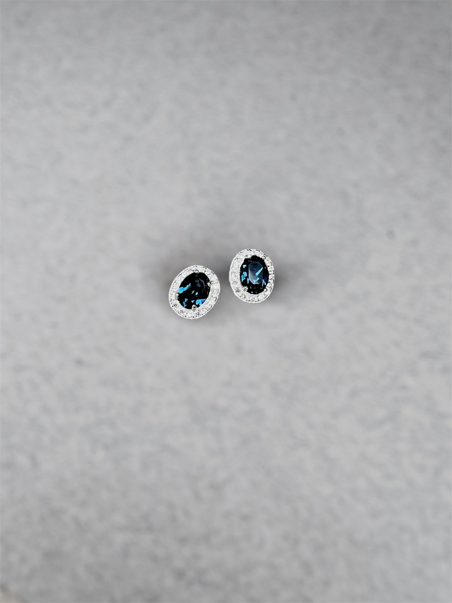 MĖLYNI OVALŪS SIDABRINIAI AUSKARAI